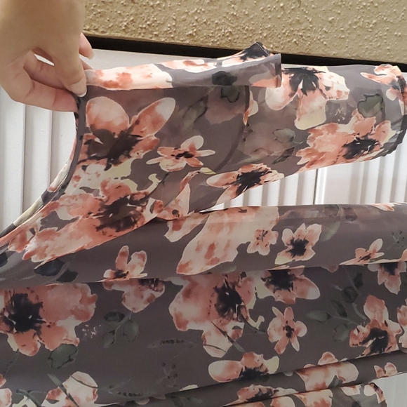 Flowy Floral Dress - Picture 6 of 14